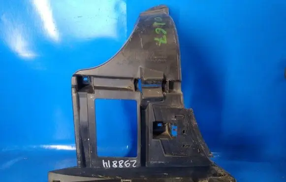 Volvo XC70 Rear bumper mounting bracket 8648147