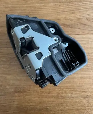 BMW X1 E84 Front door lock 7229455