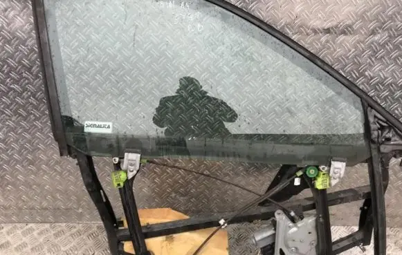 Audi A4 S4 B5 8D Front door window/glass frame 