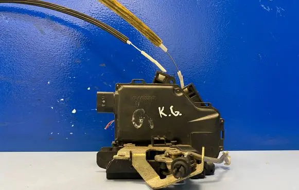 Audi A6 S6 C5 4B Rear door lock 4B0839015B