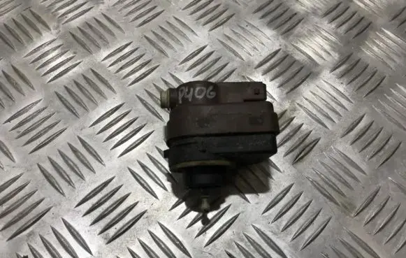 Headlight level adjustment motor