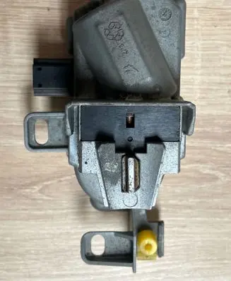 Volvo V50 Steering wheel lock P30776153 090606 T161552A1