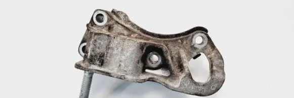 Ford Focus Engine mounting bracket
