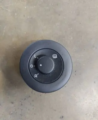 Wing mirror switch