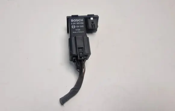 Volkswagen PASSAT B6 Glow plug pre-heat relay 038907281D