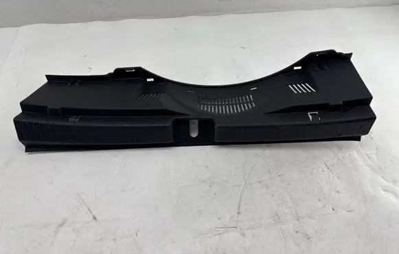 Trunk/boot sill cover protection