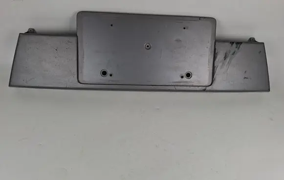 Front bumper mounting bracket