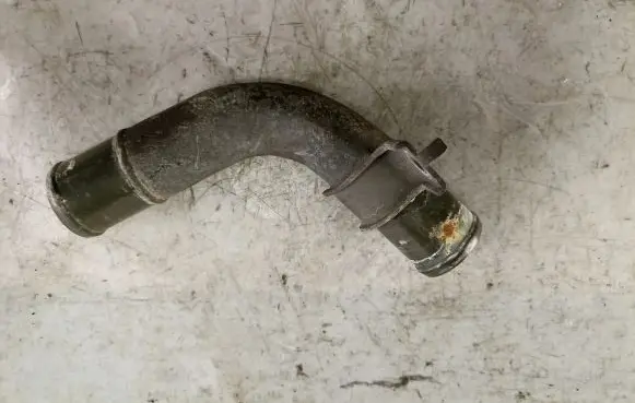 Suzuki Grand Vitara I Engine coolant pipe/hose