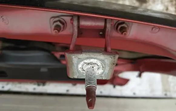Peugeot 206 Tailgate/trunk/boot hinge