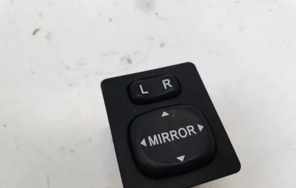 Toyota Corolla Verso AR10 Wing mirror switch