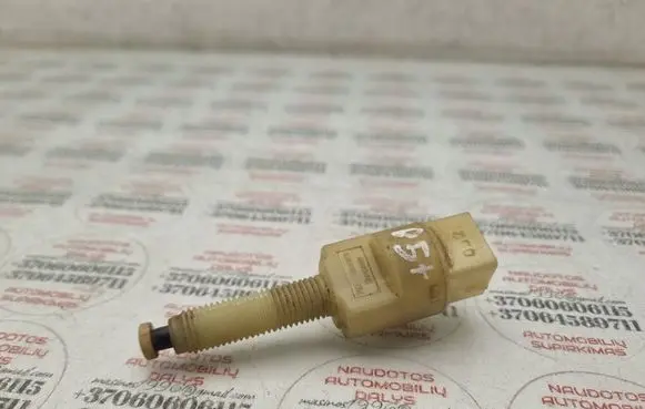 Volkswagen PASSAT B5.5 Brake pedal sensor switch 4A0945515A