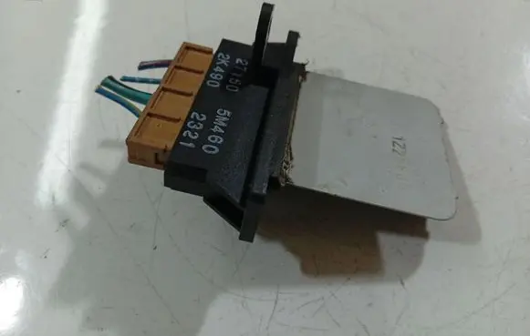 Nissan Almera Tino Heater blower motor/fan resistor 27150