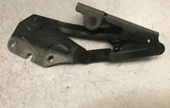 Volkswagen Golf Plus Engine bonnet/hood hinges 5M0823301
