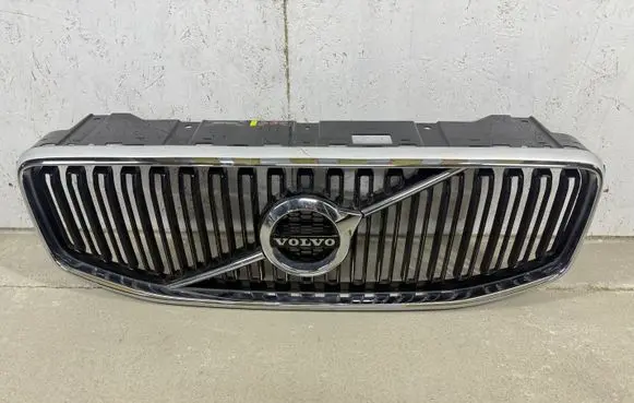 Volvo XC60 Front bumper upper radiator grill 31425532