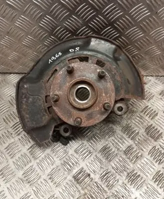 Toyota Auris 150 Front wheel hub