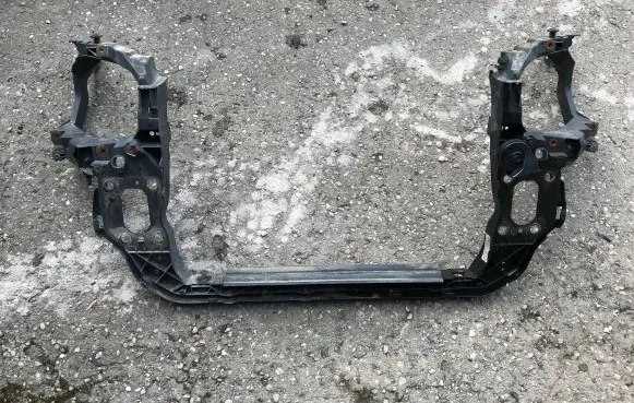 Chrysler Town & Country V Radiator support slam panel