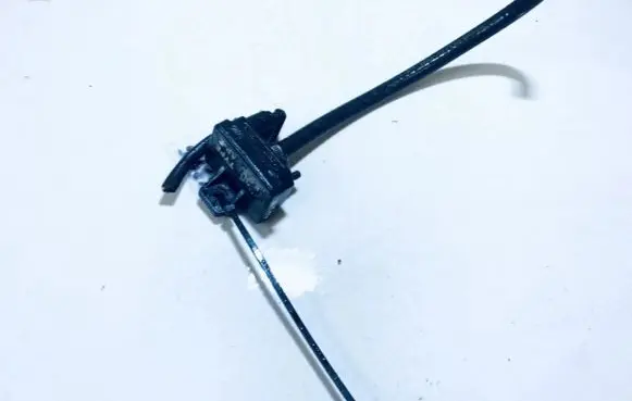 Audi A6 S6 C5 4B Valve vacuum 