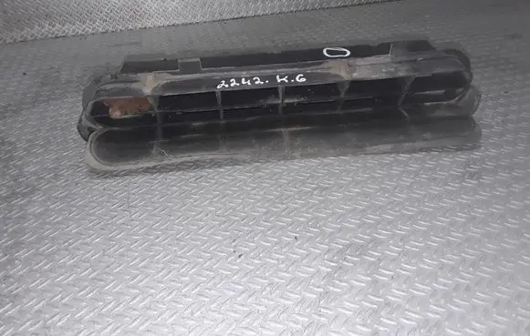 Quarter panel pressure vent