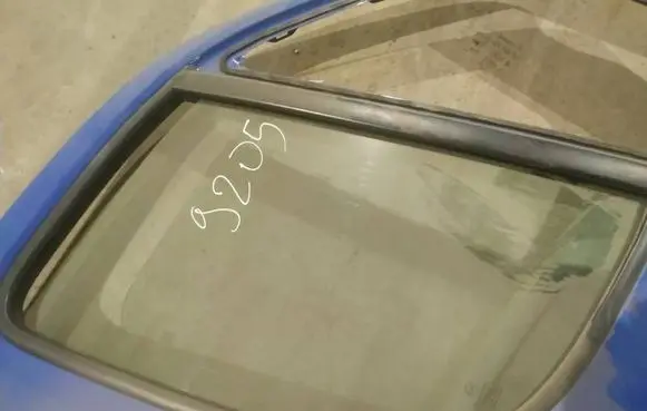 Peugeot Boxer Front door window glass four-door as2