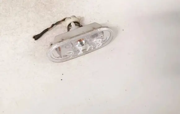 Front fender indicator light