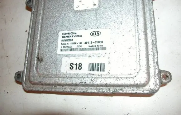 KIA Carens III Engine control unit/module ECU 39112-25050