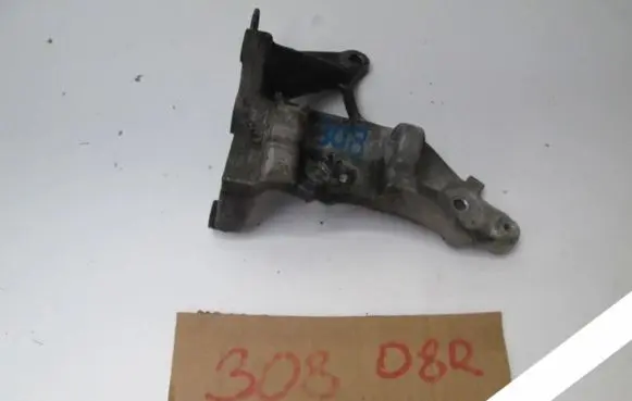 Peugeot 308 Engine mount bracket
