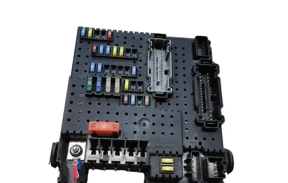 Volvo V70 Fuse module 30728512 28017881 06W065