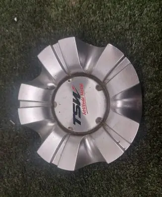 Volkswagen Golf VI Non-original wheel cap WAR3 TSW