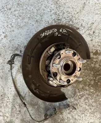Rear wheel hub
