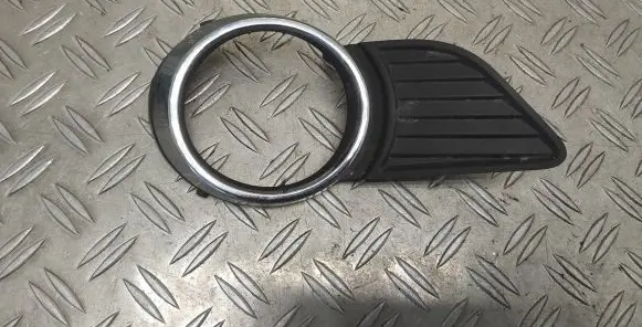 Toyota Sienna XL30 III Front fog light trim/grill 5212808040