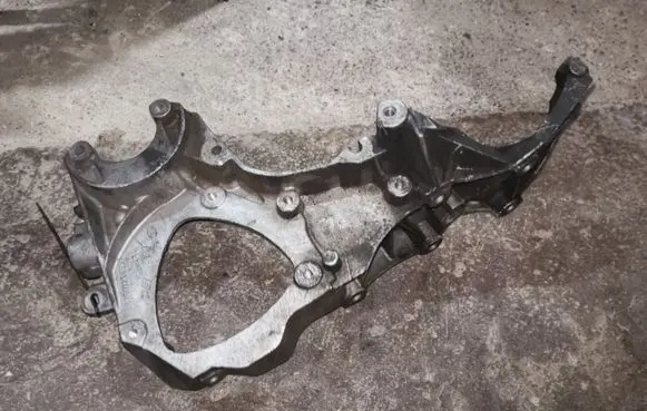 Renault Laguna II A/C compressor mount bracket 8200123833