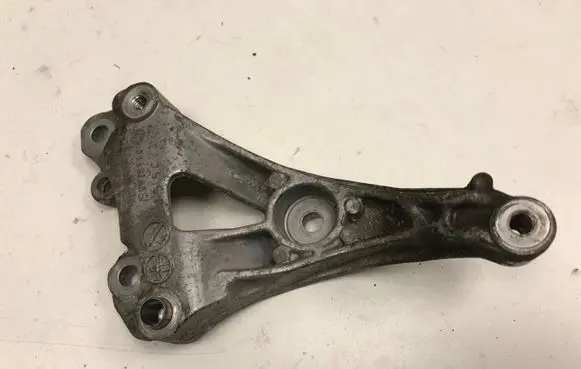 Peugeot 208 Engine mounting bracket 7S8078180