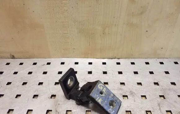 Skoda Fabia Mk1 (6Y) Rear door upper hinge 6Y0833402C