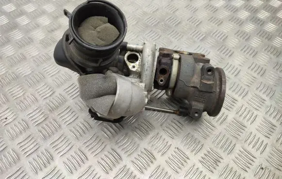 Volkswagen PASSAT B8 Turbo 04E145715D 04E129656E