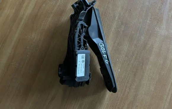 Volkswagen Golf VI Accelerator throttle pedal