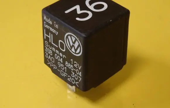 Volkswagen PASSAT B5.5 Other relay 3A0951307