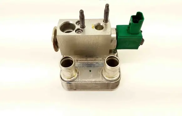 Renault Captur II Gearbox / Transmission oil cooler 295E35353R