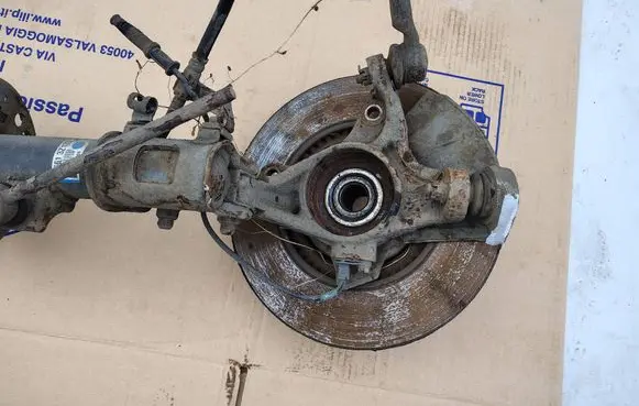 Front wheel hub spindle knuckle