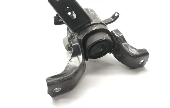 Engine mount bracket