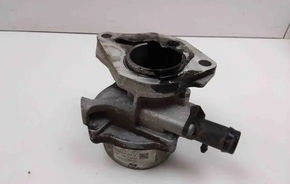 Nissan Qashqai Vacuum pump 146505272R