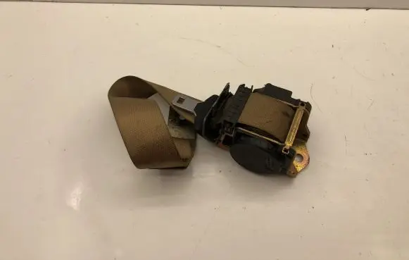 BMW 7 E65 E66 Middle seatbelt (rear) 33018223