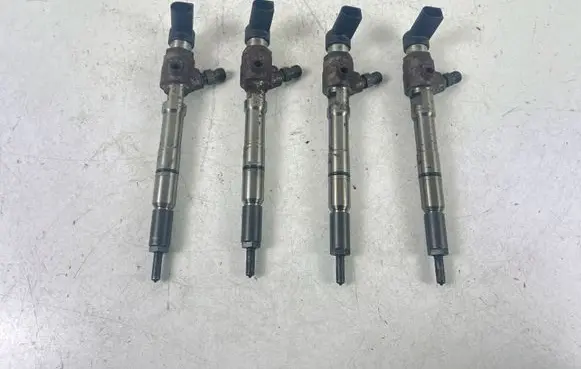 Volkswagen Caddy Fuel injector 03L130277B