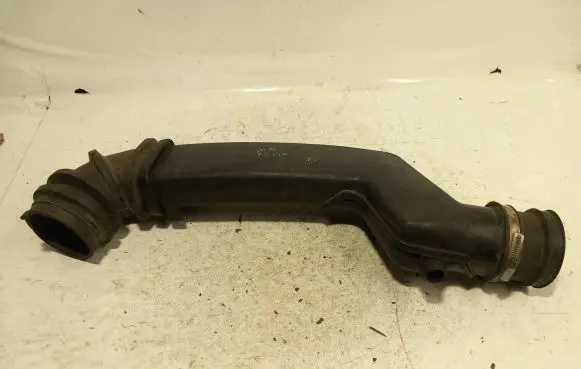 Mercedes-Benz E W124 Air intake hose/pipe 1111400912
