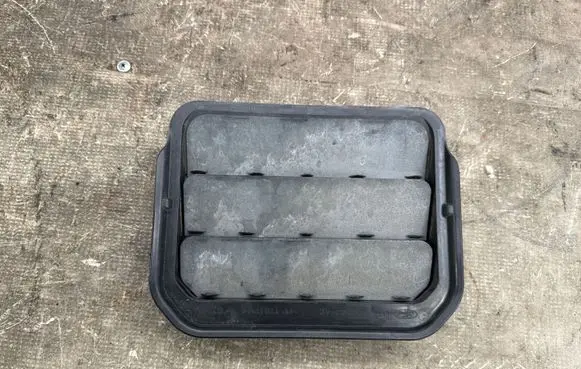 Ford Focus Quarter panel pressure vent L1TBA280B62AC