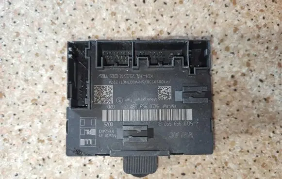 Audi A3 S3 8V Door control unit/module 5Q0959592B