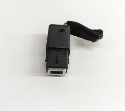 Peugeot 5008 II USB socket connector 9831350680 9851608480