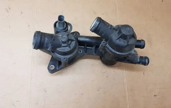 Volkswagen Eos Thermostat housing 03C121026H 03C121111H
