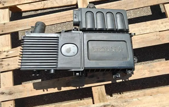 Mazda 3 I Air filter box 1001408552