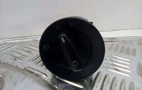 Volkswagen New Beetle Light switch 04052033