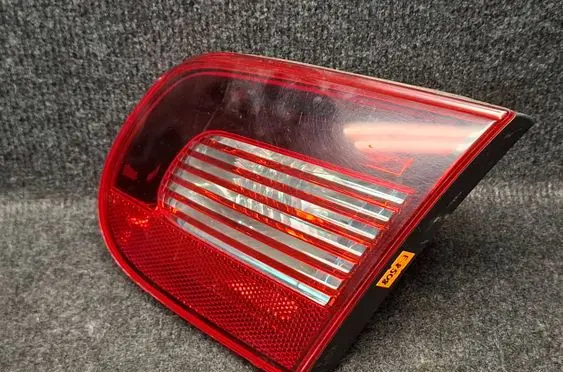Tailgate rear/tail lights
